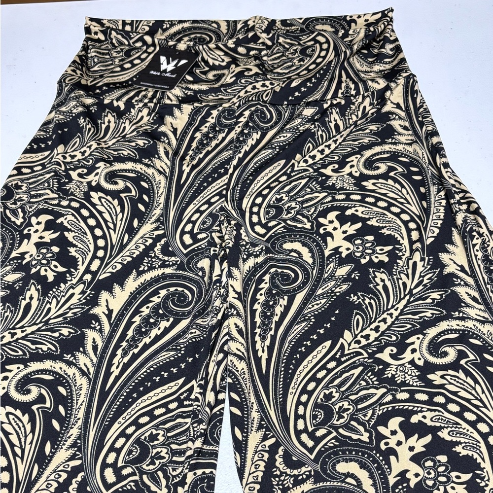 Women’s soft printed pant, brand new with tags.